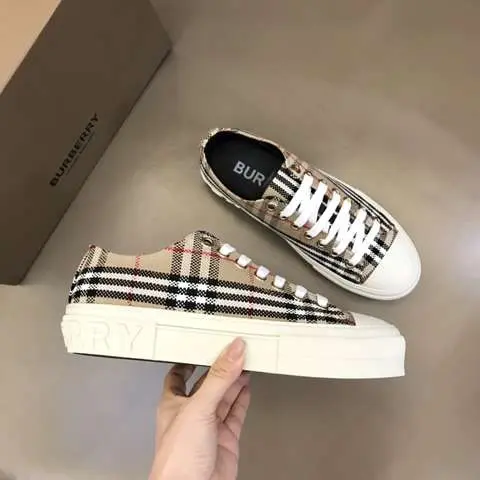 High Quality Replica Burberry sneakers for Men