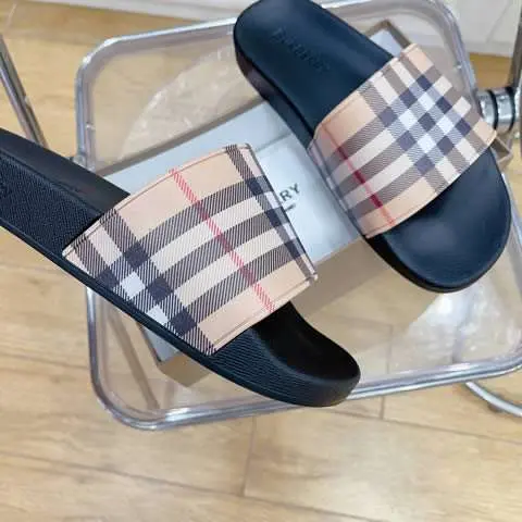 High Quality Replica Burberry slippers for Men