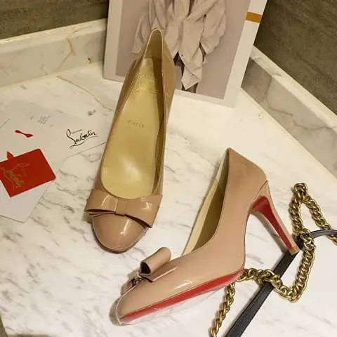 Replica High Quality Christian Louboutin Shoes for Women