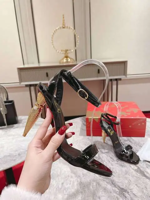 Replica High Quality Christian Louboutin Shoes for Women