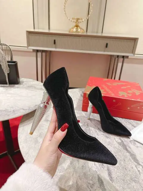 Replica High Quality Christian Louboutin Shoes for Women