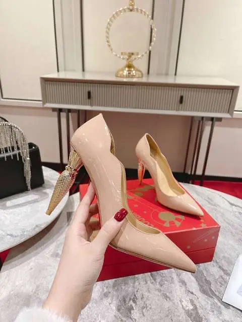 Replica High Quality Christian Louboutin Shoes for Women
