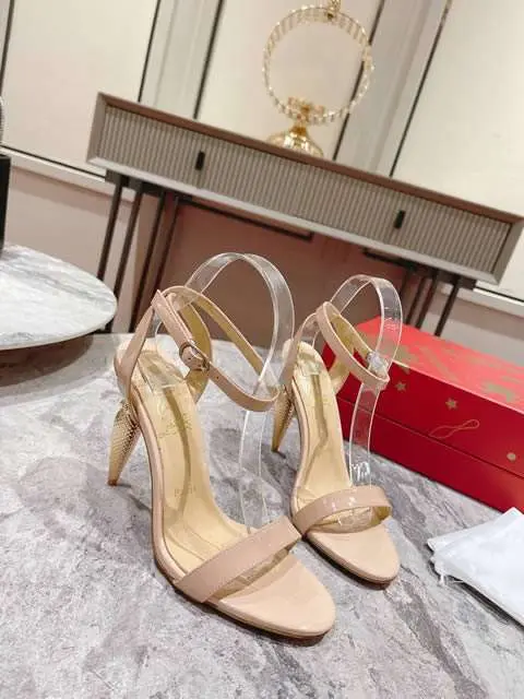 Replica High Quality Christian Louboutin Shoes for Women