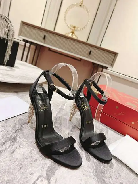 Replica High Quality Christian Louboutin Shoes for Women