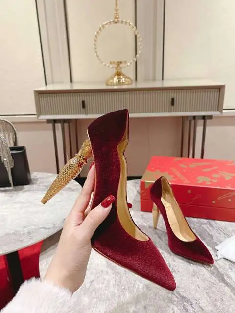 Replica High Quality Christian Louboutin Shoes for Women