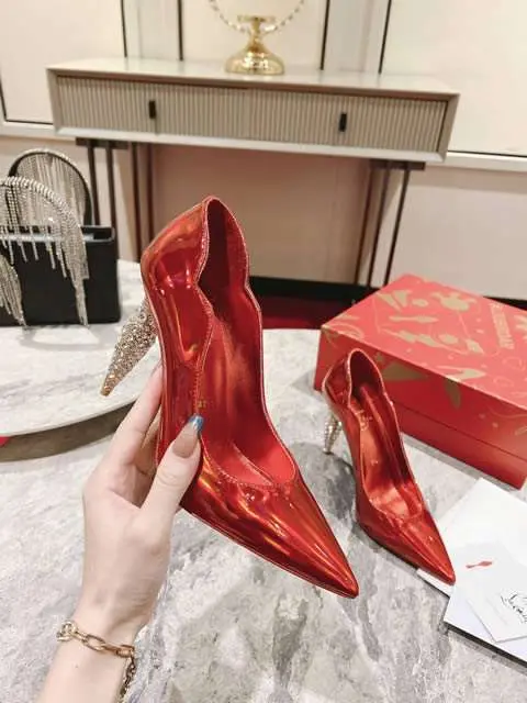 Replica High Quality Christian Louboutin Shoes for Women